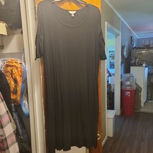 Terra & Sky 1x black ruched sleeve dress